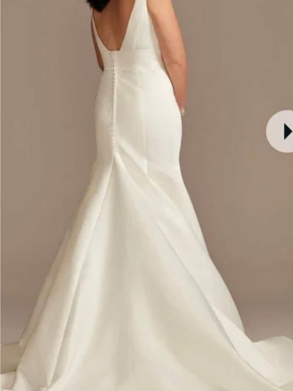 David's Bridal ivory Satin V-Neck Wedding Gown - Picture 4 of 4